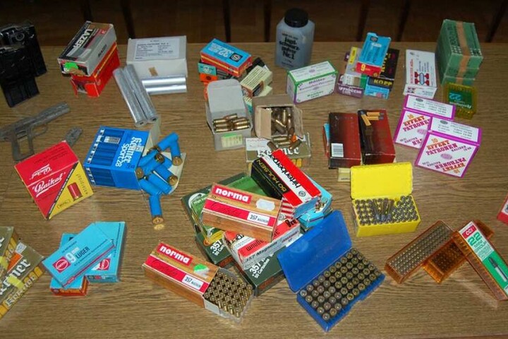 Der Mann hortete auch 2000 Schuss Munition.