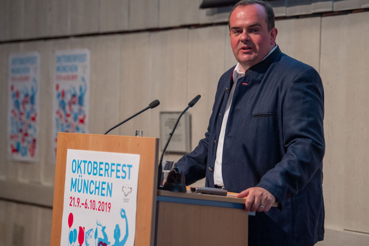 Clemens Baumgärtner (CSU), neuer Wiesnchef, spricht bei der Pressekonferenz zum Oktoberfest 2019 über die diesjährigen Neuheiten.