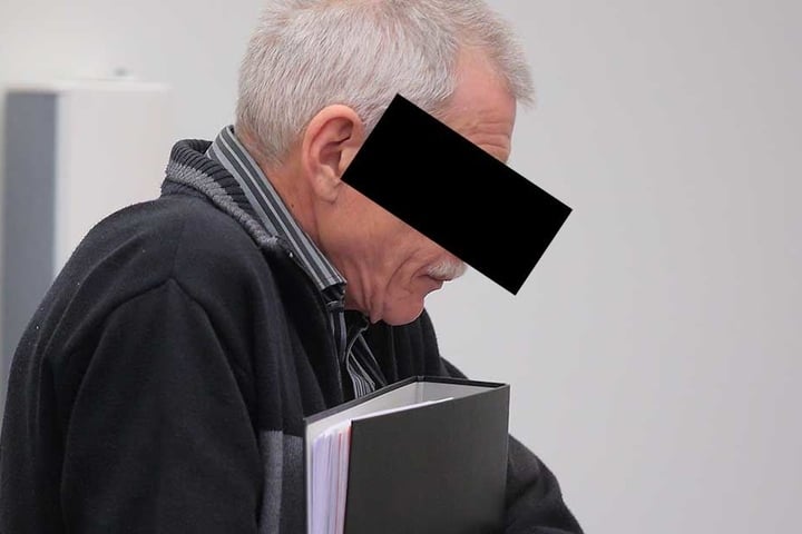 Helmut K. (61) gestand, im Juni seine Frau erschlagen zu haben. Im Juli stellte er sogar noch einen Antrag auf Hinterbliebenenrente!