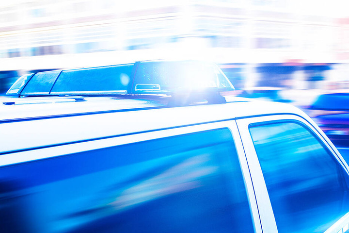 Die Polizeibeamten fanden Werkzeuge in dem Wagen.