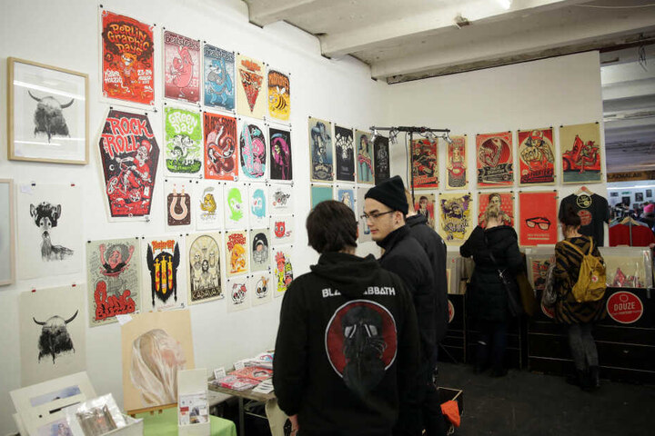 Bereits zum zehnten Mal sind über 80 nationale und internationale Grafiker, Illustratoren, Street-Artists, Gig-Poster-Gestalter, Siebdrucker und Künstler eingeladen.