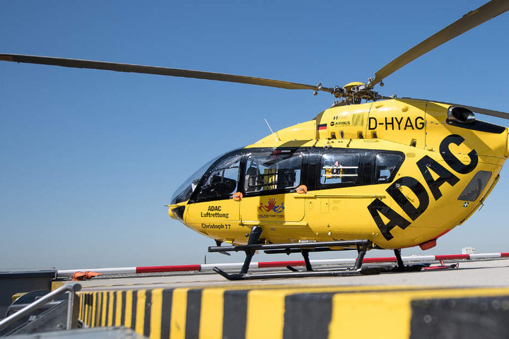 Ein Rettungshubschrauber brachte den lebensgefährlich verletzten Vater ins Uni-Klinikum Greifswald. (Symbolbild)