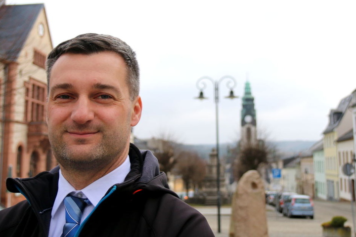 Seine Stadt schrumpft vor sich hin: Adorfs Bürgermeister Rico Schmidt (41, SPD). Den Trend gilt es zu stoppen.