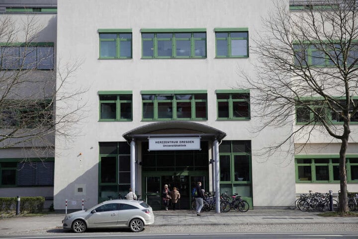 Im Herzzentrum Dresden wird Wolle Förster morgen früh operiert - gleich als
Erster steht er auf dem OP-Plan.