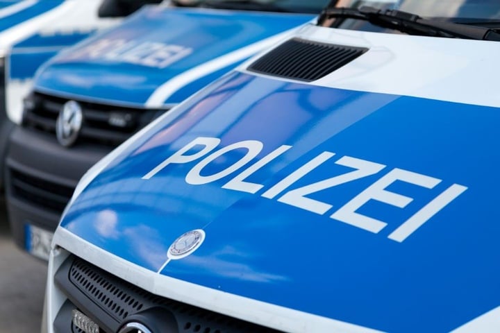 Die Polizei ist auf der Suche nach der Täterin mit einer Beschreibung des Opfers. (Symbolbild)