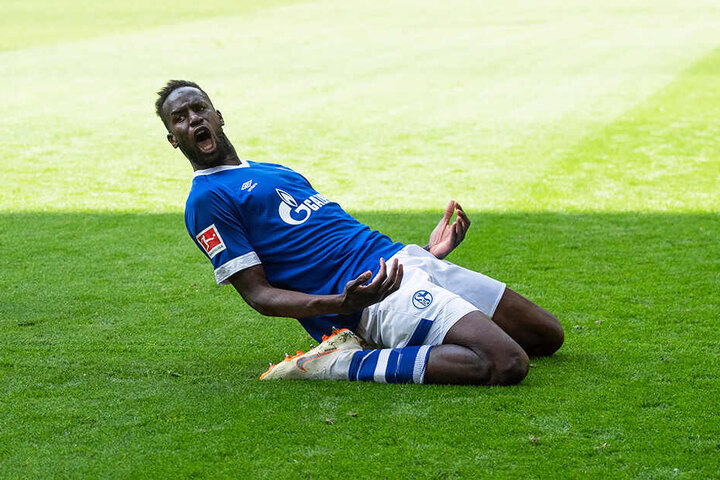 Salif Sané köpfte Schalke in der 28. Minute mit 2:1 in Führung.