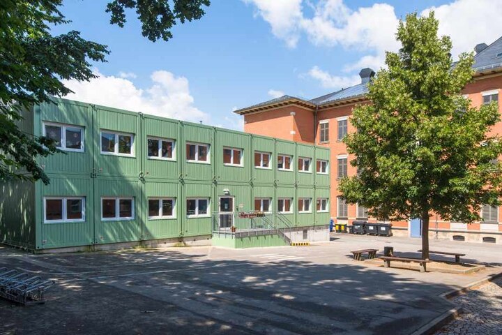 Im Mai kam an der Grundschule Altendorf der ätzend wirkende Unkrautvernichter Finalsan zum Einsatz.