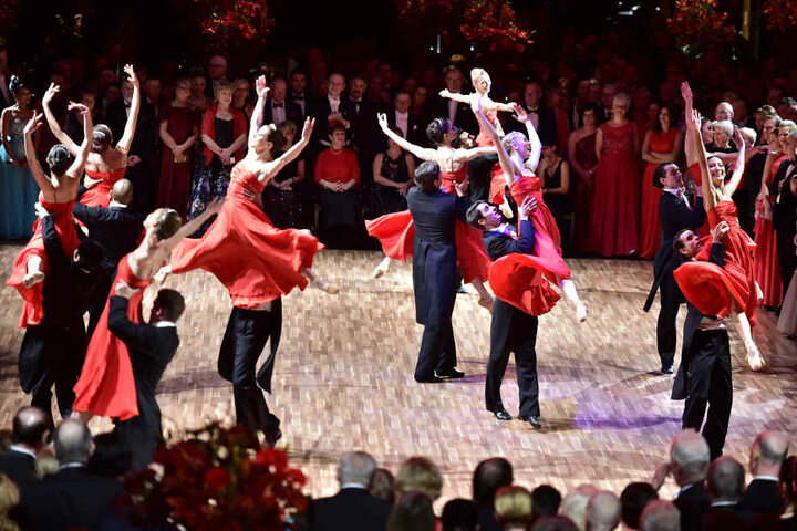Das Chemnitzer Ballett bei der Eröffnung des Balls.