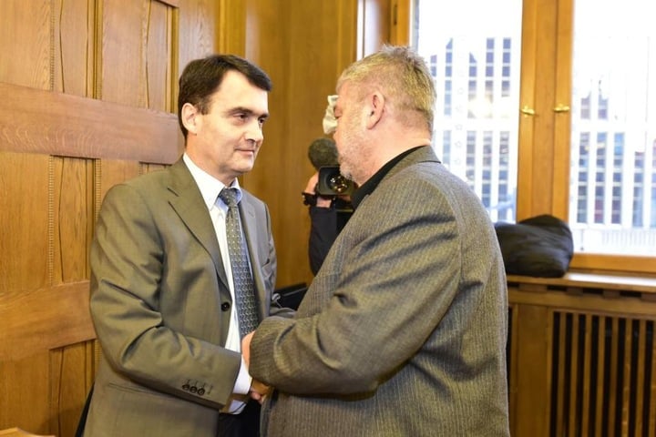 Dr. Mathias Hänel (l.) begrüßt CDU-Stadtrat Wolfgang Höhnel (r.)