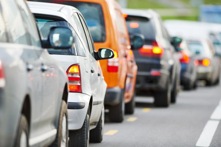 Auf der A 61 ist ein Lkw umgekippt - die Autobahn musste für Stunden gesperrt werden. (Symbolbild)