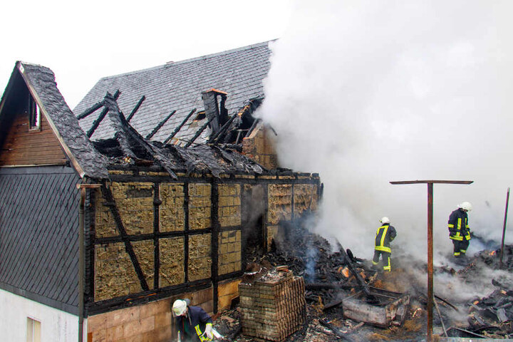 Der Brand zerstörte die Gebäude.