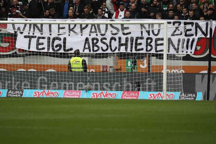 Deshalb wollen ihn die Augsburger Fans nun loswerden.