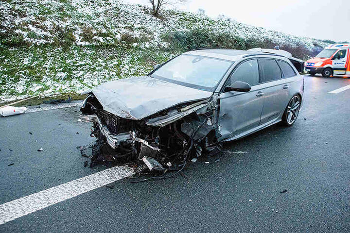 Insgesamt waren vier Autos an dem schweren Unfall beteiligt.