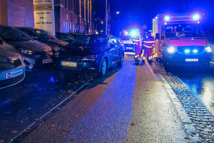 Der Fahrer des Seat musste ins Krankenhaus gebracht werden.