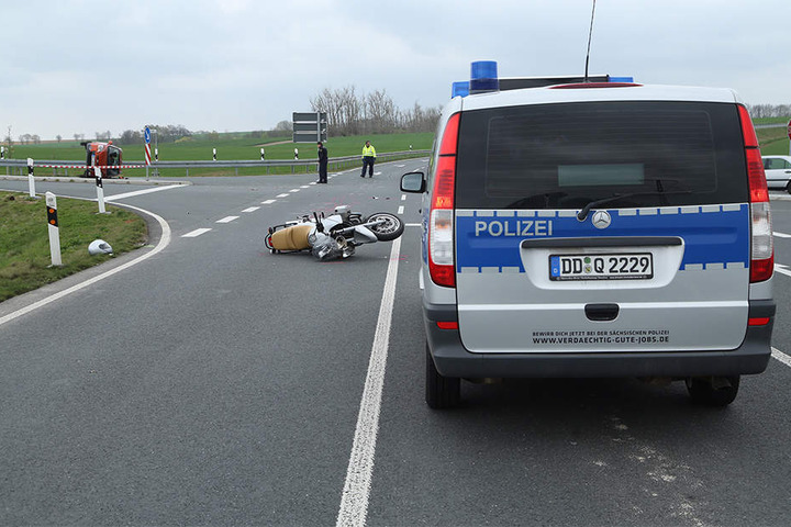 Der Motorradfahrer wurde in ein Krankenhaus geflogen.