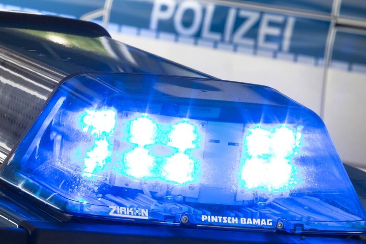 Die Polizei nahm schließlich einen 30-Jährigen und eine 56-jährige Frau fest. (Symbolbild)