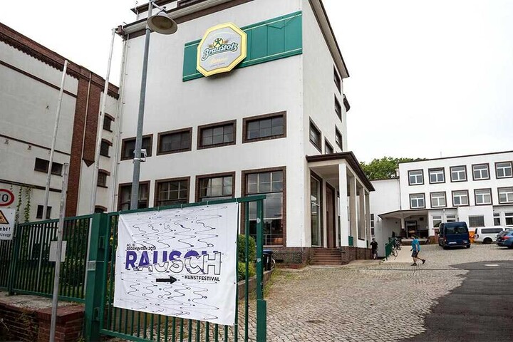 In der ehemaligen Braustolz-Brauerei eröffnete am Donnerstag das Kunstfestival "Begehungen".