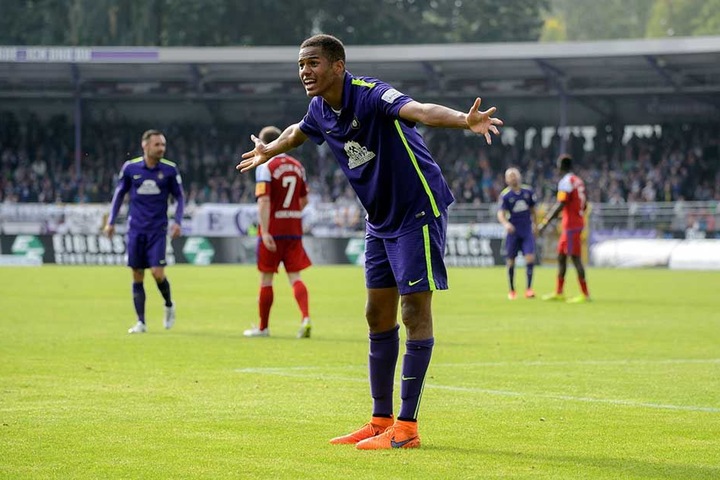 Da bin ich wieder!? Die Rückkehr von Louis Samson rückt näher, gestern schaute er bereits beim Training zu.