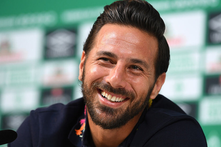 Für jeden Spaß zu haben und stets ein Lächeln im Gesicht - so kennen die Fußball-Fans Claudio Pizarro.