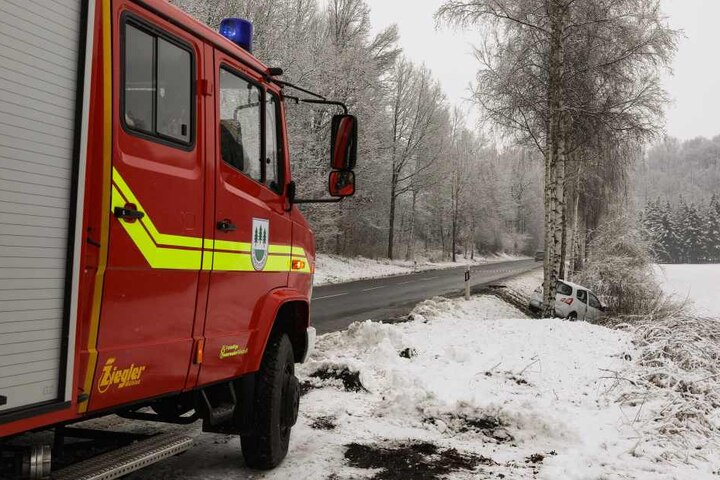 Die Straße musste für den Rettungseinsatz vorübergehend voll gesperrt werden.
