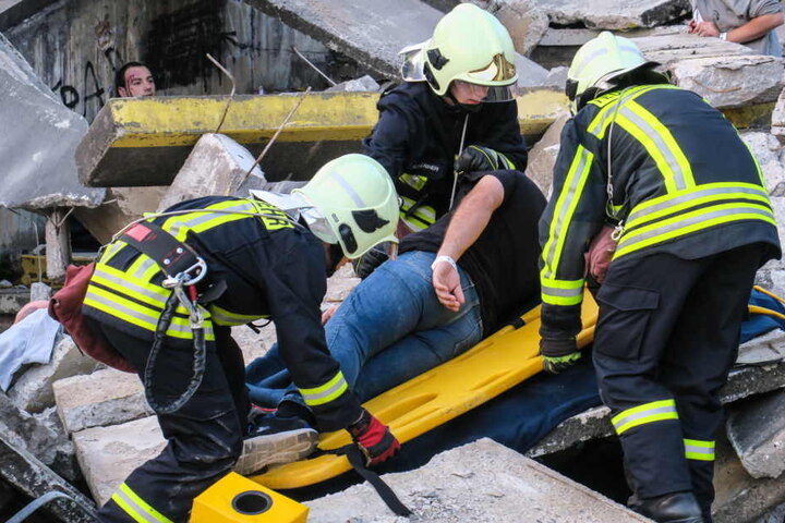 Die Feuerwehr übernahm die Erstversorgung der "Verletzten".