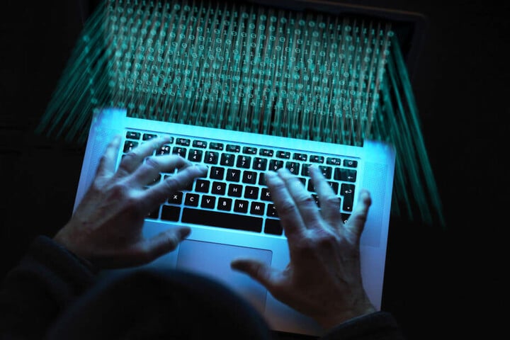 Die vier Männer erbeuteten 1,1 Millionen Euro durch "Phishing-Mails".