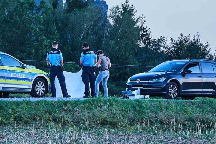 Der verunglückte Kletterer wurde auf einer Wiese abgelegt.