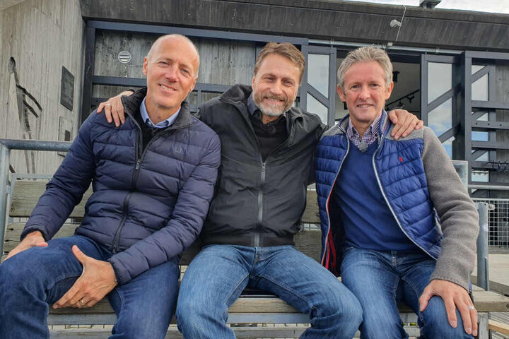 Versöhnte Rivalen: Die ehemaligen Skispringer Lasse Ottesen (45), Espen Bedesen (51) und Jens Weißflog (55) trafen sich an der Schanze in Lillehammer.