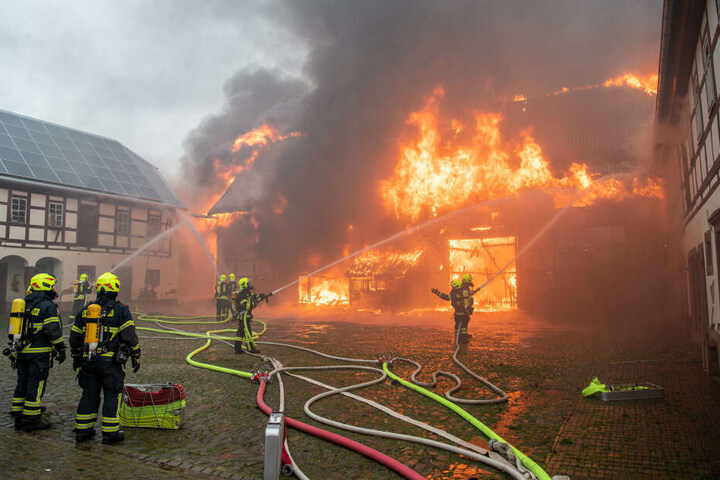 Die Scheune in Erlau stand komplett in Flammen.