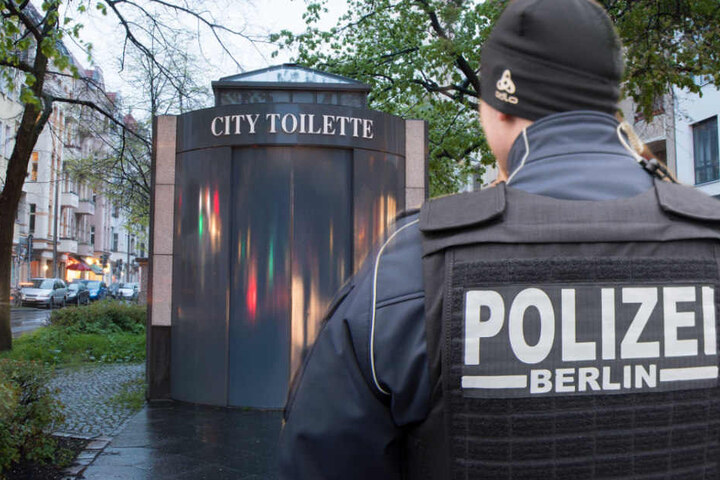 Auf einer öffentlichen Toilette soll das Mädchen missbraucht worden sein. (Symbolbild)