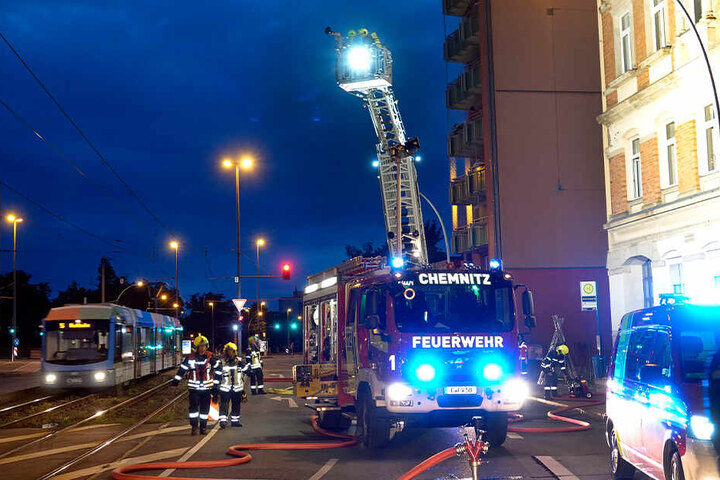 Die Feuerwehr war am Samstagabend in der Annaberger Straße im Einsatz.