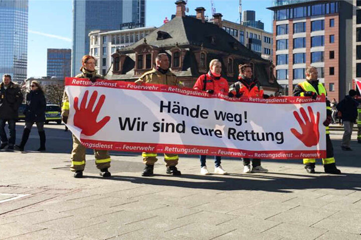Das Motto der Demonstration lautete: "Hände weg! Wir sind Eure Rettung".