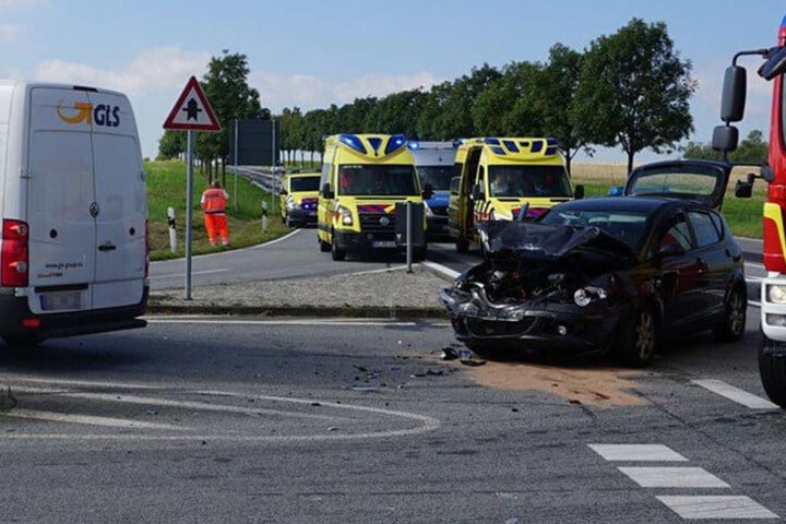 An den Fahrzeugen entstand ein Sachschaden von insgesamt 8000 Euro.