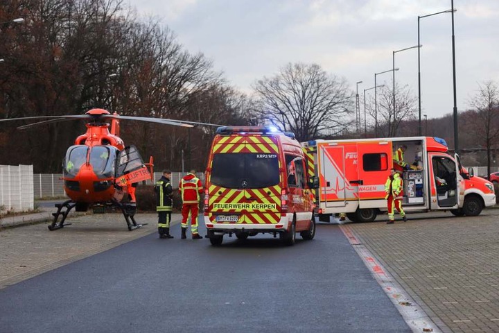 Der 21-Jährige kam mit einem Rettungshubschrauber schwer verletzt in eine Uniklinik.