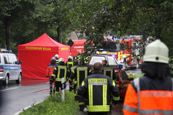 Die 40-jährige Beifahrerin schwebt noch in Lebensgefahr.
