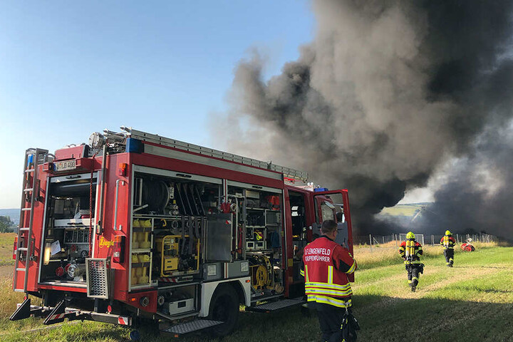 Die Feuerwehr ist im Einsatz.