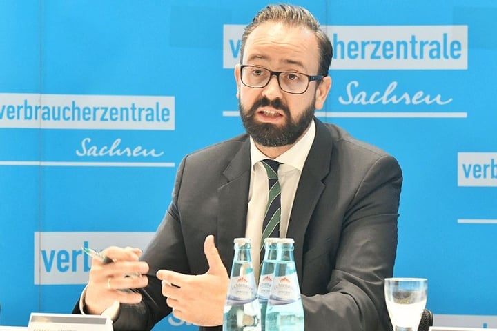 Justizminister Sebstian Gemkow (40, CDU) hat sich selbst schon mehrfach ausgesperrt, warnt nun vor windigen Schlüsseldiensten.
