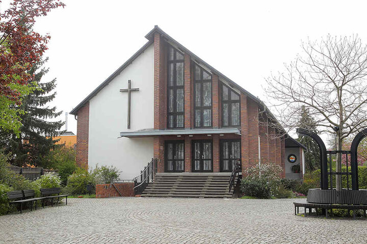 In der Pfarrei „Heilige Familie“ ließ sich der Dieb einschließen.