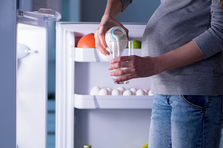 Eine Frau trank von der vergifteten Milch. (Symbolfoto)