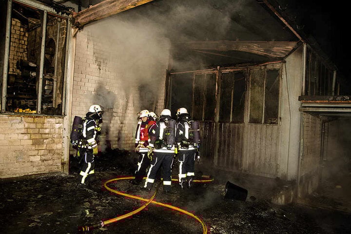 30 Feuerwehrleute waren in der Nacht im Einsatz.