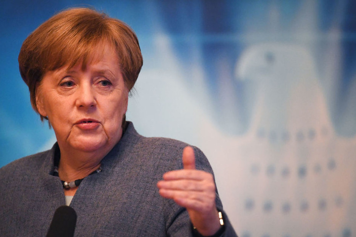 Merkel hatte erklärt, dass sie unter einem neuen Parteichef bis zum Ende der Legislaturperiode als Kanzlerin arbeiten werde.