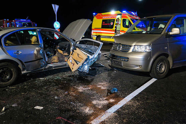 Bei dem Unfall wurden vier Personen schwer verletzt, darunter ein Kind.