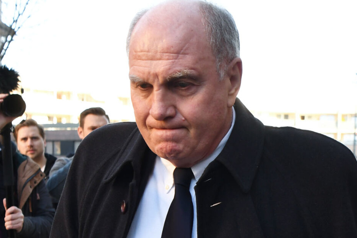 Uli Hoeneß kündigte für die Zukunft eine Reaktion auf das DFB-Aus der Bayern-Stars an.