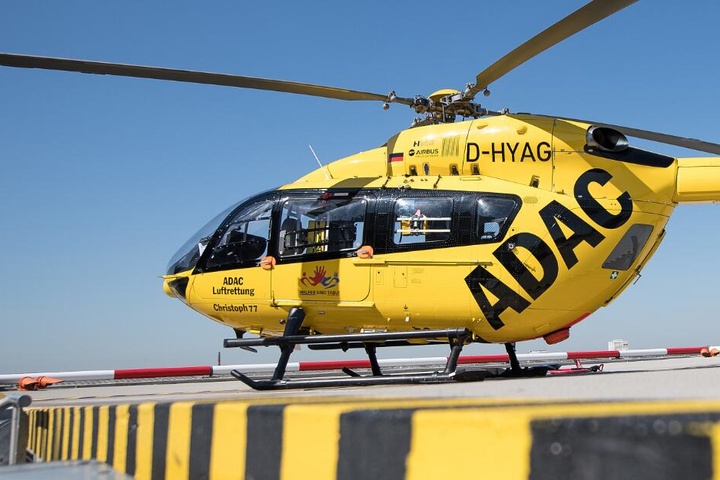 Mit einem Rettungshubschrauber musste der schwerstverletzte Mann in die Medizinische Hochschule nach Hannover geflogen werden. (Symbolbild)