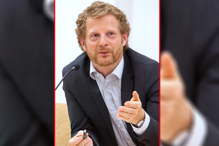 In den kommenden Tagen soll der Bauhof die Zwönitzstraße flicken, so Bürgermeister (45, Grüne).