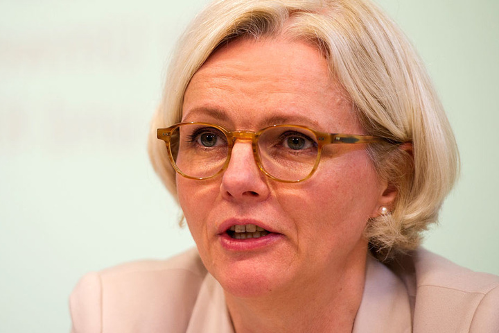 Regine Günther kümmert sich um Gleichberechtigung auf öffentlichen Toiletten, dabei steht ab 2018 noch kein neuer Betreiber der WCs fest. Es kann also bezweifelt werden, ob die Toiletten dann überhaupt noch funktionieren.