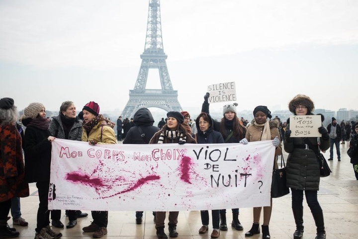 In Paris traf man sich vor dem Eifelturm.