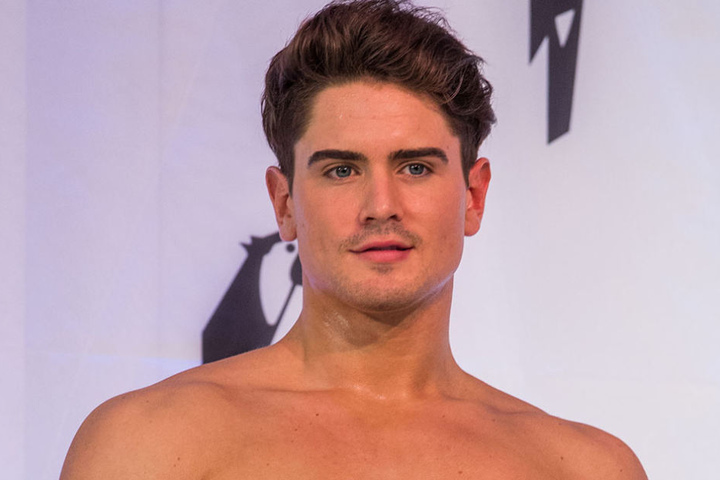 Der amtierende Mister Germany, Dominik Bruntner, kuschelte mit Sarah bereits im Promi Big Brother-Container.