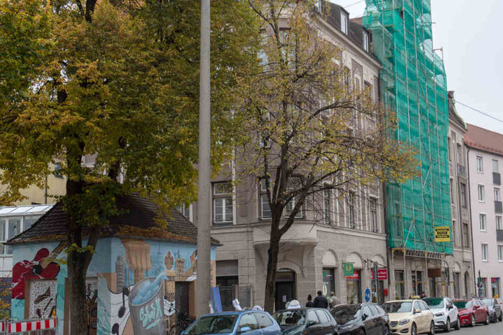 In Augsburg musste ein Wohnhaus komplett geräumt werden. Der Grund: Einsturzgefahr.