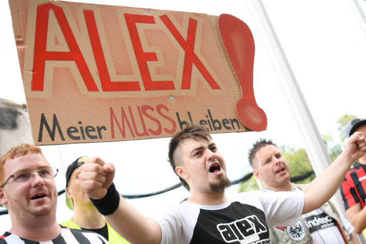 Eintracht-Fans demonstrieren für Meiers Verbleib bei der Eintracht (Archivbild).